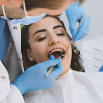 İzmir Dentalizm Ağız ve Diş Sağlığı Polikliniği, Diş Hekimliği