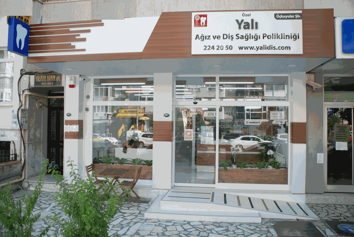 Yal Az Ve Di Sal Poliklinii dental clinic in Izmir