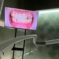 FLOSS Dental Studio