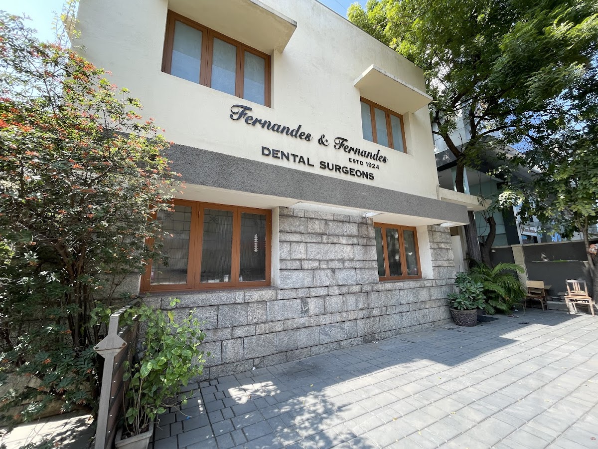 Fernandes and Fernandes Dental and Implant Speciality Centre dental clinic