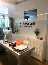 Op. Dr. Türker Üstün Estetik Plastik Cerrahi Kliniği | Jinekomasti İzmir