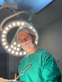 Op. Dr. Türker Üstün Estetik Plastik Cerrahi Kliniği | Jinekomasti İzmir