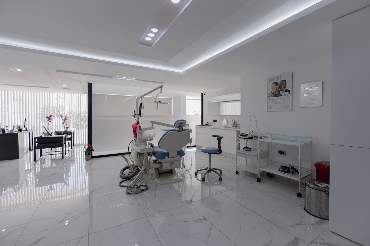 Zel Uncal Az Ve Di Sal Poliklinii Merkez dental clinic in Antalya