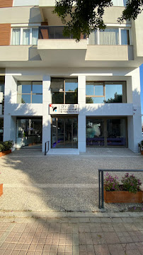 İzy Dentiste Clinique dentaire Turquie : implants, couronnes, facettes. Tourisme dentaire