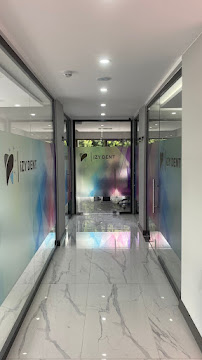 İzy Dentiste Clinique dentaire Turquie : implants, couronnes, facettes. Tourisme dentaire