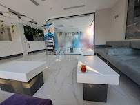 İzy Dentiste Clinique dentaire Turquie : implants, couronnes, facettes. Tourisme dentaire