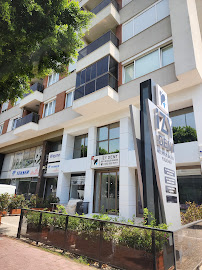 İzy Dentiste Clinique dentaire Turquie : implants, couronnes, facettes. Tourisme dentaire