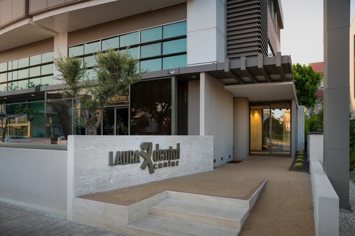 Laura Dental Center Turkey dental clinic in Antalya