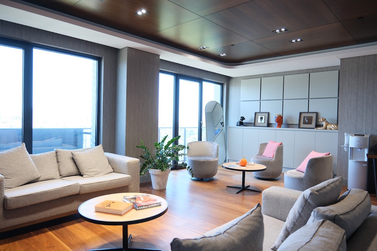 Yunus Emre Eker Aesthetic And Plastic Surgeon dental clinic