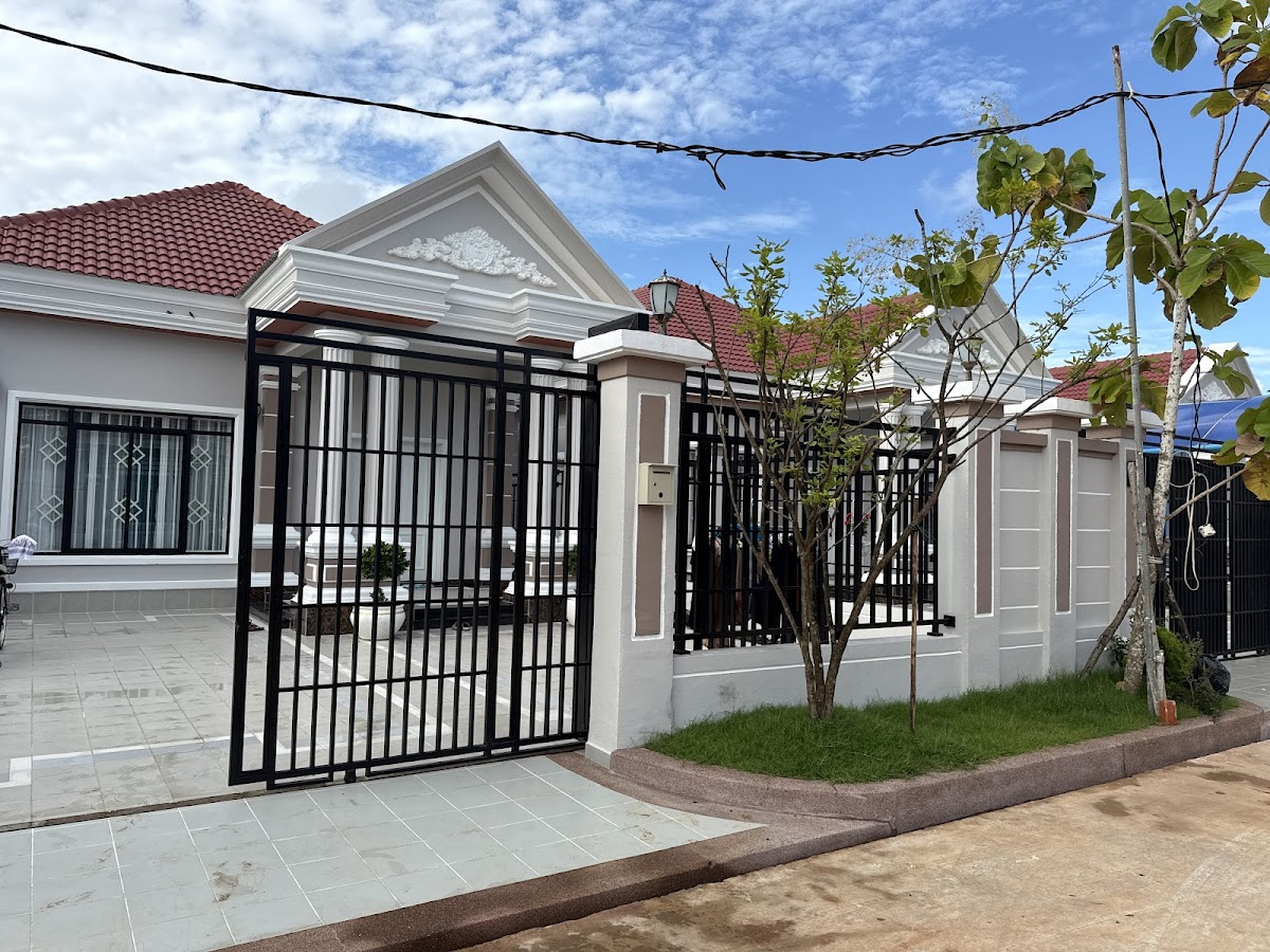 Yim Ho Villa Sr dental clinic in Siem Reap