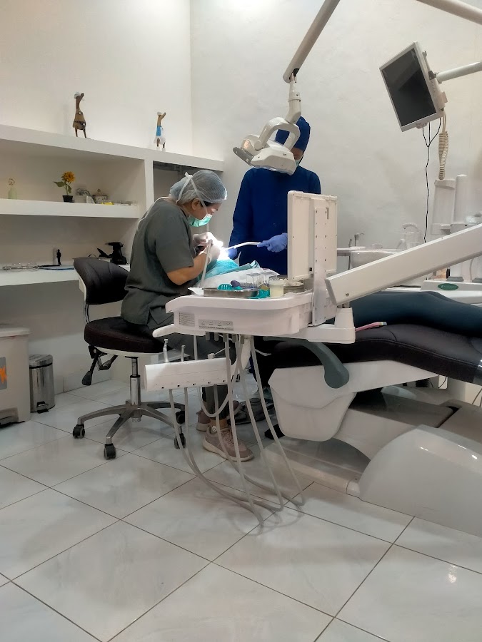 Doctor Sulastry (cosmetic Dental Clinic dental clinic