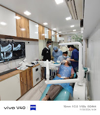 𝗦𝗺𝗶𝗹𝗲-𝗨-𝗗𝗲𝗻𝘁 (vile Parle)