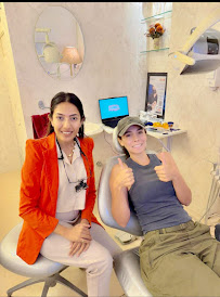 Dr Aayushi Pattnaik-Best Dentist in Colaba| Best dental surgeon Colaba | Periodontist| Endodontist |Teeth whitening In Colaba