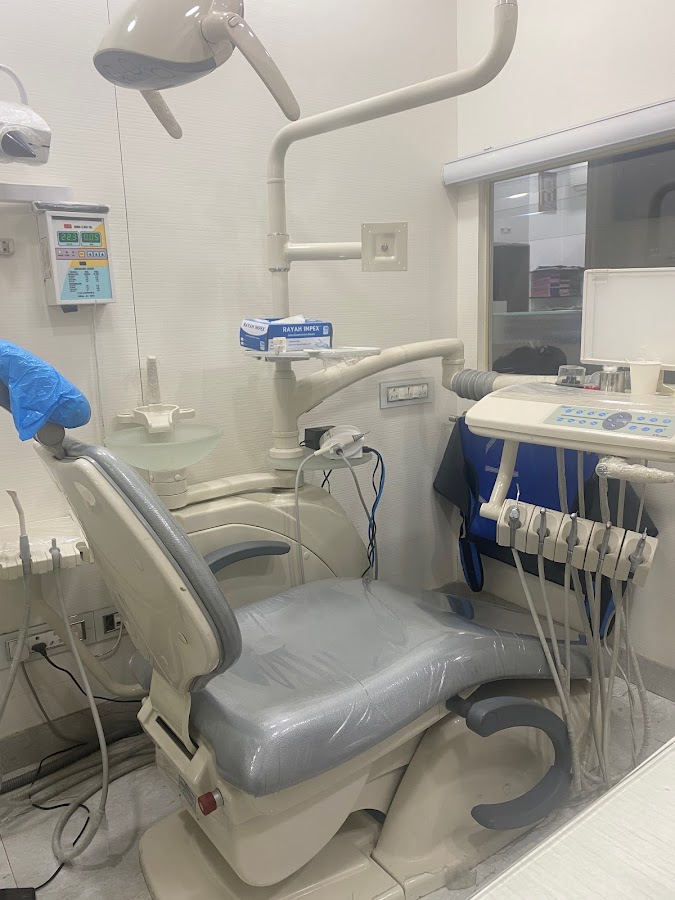 Dr. Siddhi Khinvasara Oral And Maxillofacial Surgeon dental clinic in Mumbai