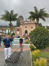 Clínica Viena / Veneers Medellín