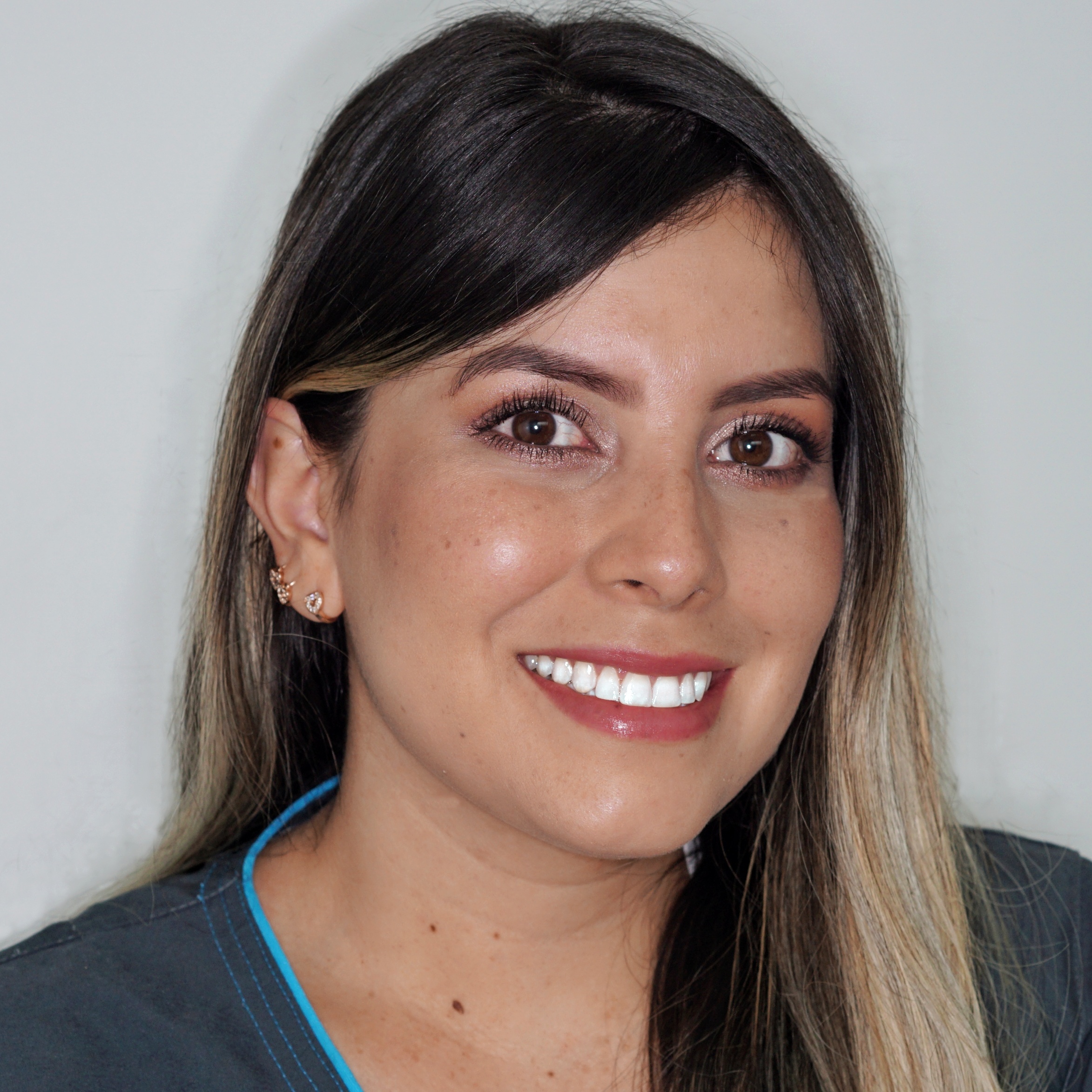 Dra. Ana Maria Montoya - Dental Aesthetics