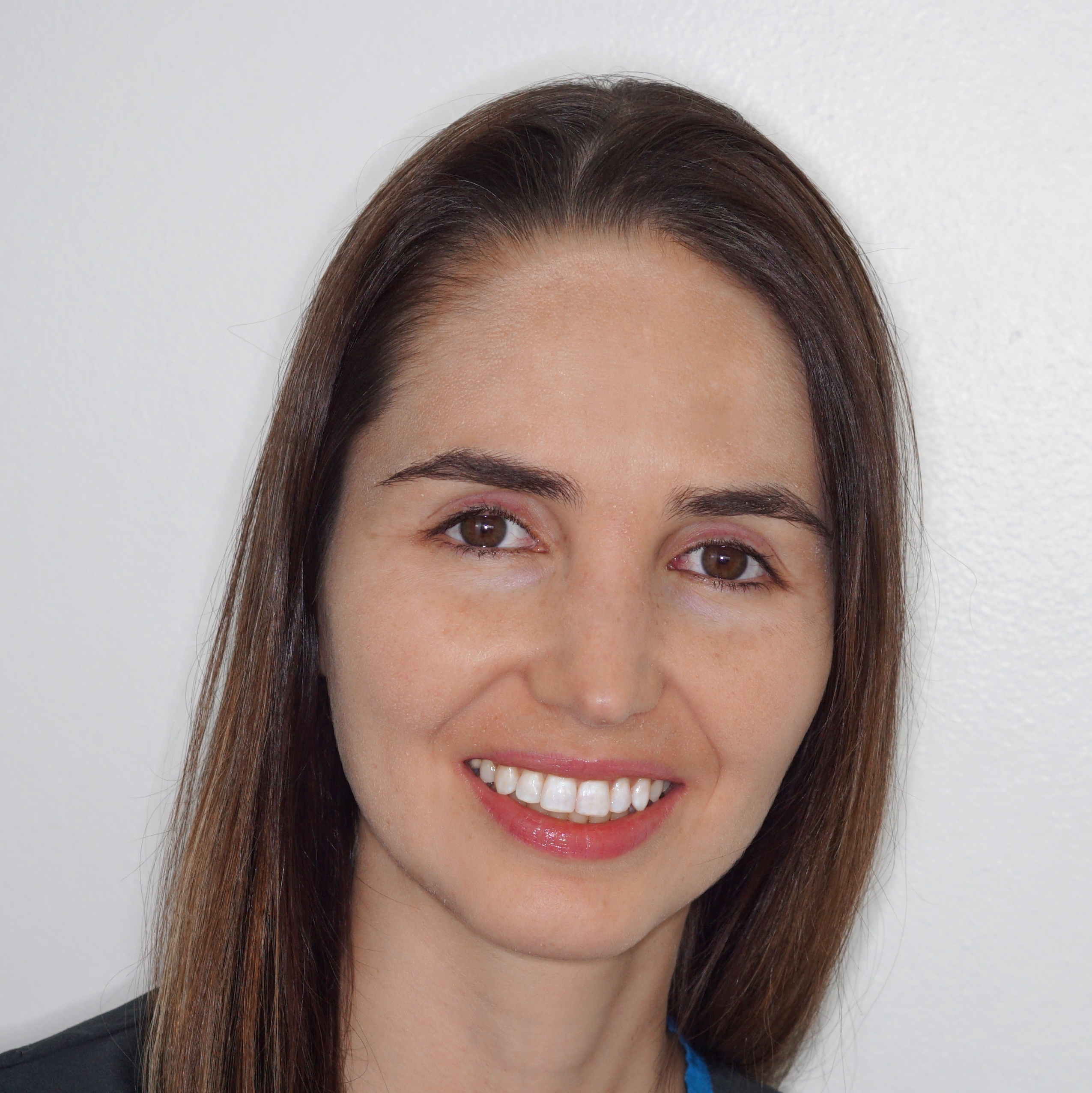 Dra. Carolina Gallego - Periodontics and Implantology