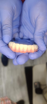 Dr Abhinav Dental and Implant Centre