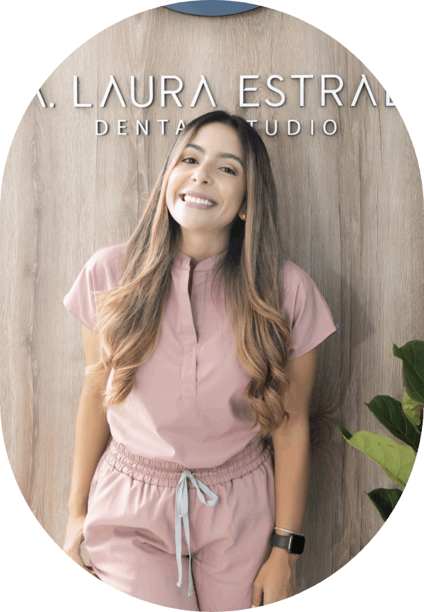 Dr. Laura Estrada - Aesthetic and functional dentistry, smile design, orofacial harmonization
