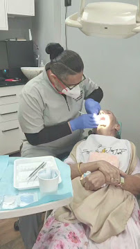 Dr Moez I Khakiani, MDS
