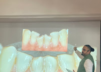 Dr Moez I Khakiani, MDS