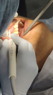 R DENTAL CENTRE