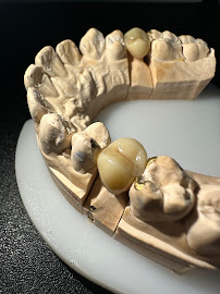 R DENTAL CENTRE