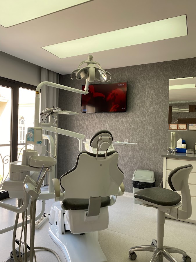 Dt. Murat Zyrk dental clinic