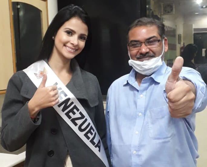 Smilessence dental clinic in New Delhi