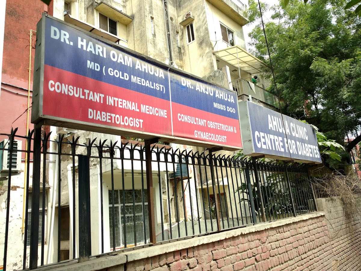 Ahuja Clinic dental clinic in New Delhi