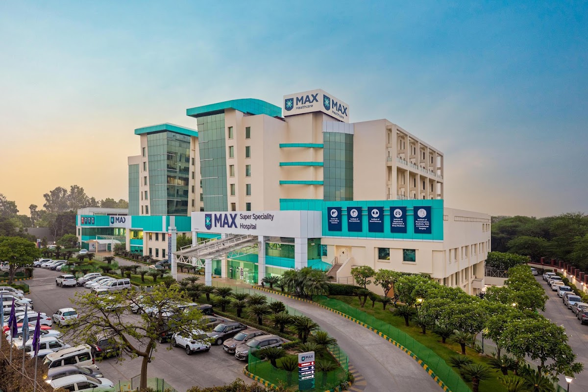 Max Dental Institute dental clinic in New Delhi