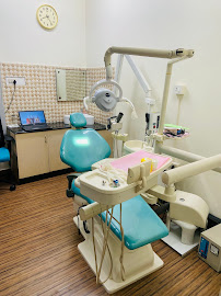 A-Zee Dental & Implant Centre