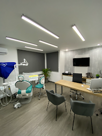 AM Dental Clinic