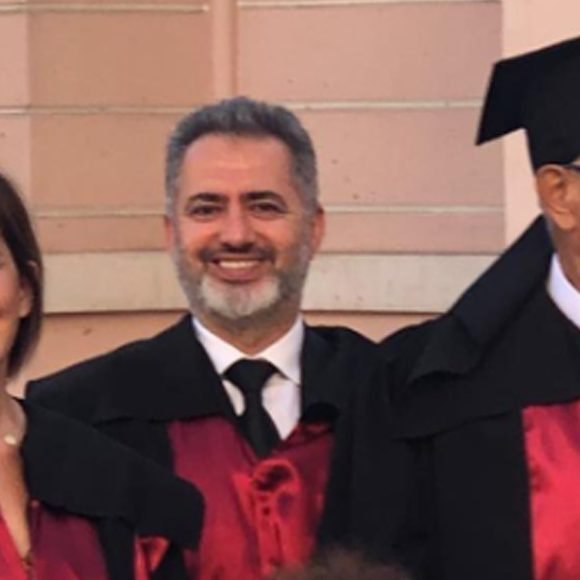Associate Professor & Founder Cem Baysal - Dental implantology, oral surgery, dental radiology, sinus lifting, diagnostics