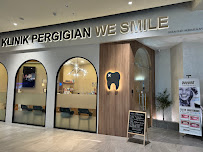 WeSmile Dental Clinic (LaLaport BBCC) - Painless Scaling, Invisalign and Implant Provider in Kuala Lumpur