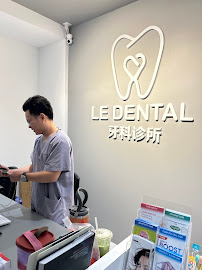 Le Dental Clinic | Painless Implant, Holistic Root Canal Treatment & Digital Veneers Centre 无痛种植牙，根管治疗 & 美牙牙贴片中心