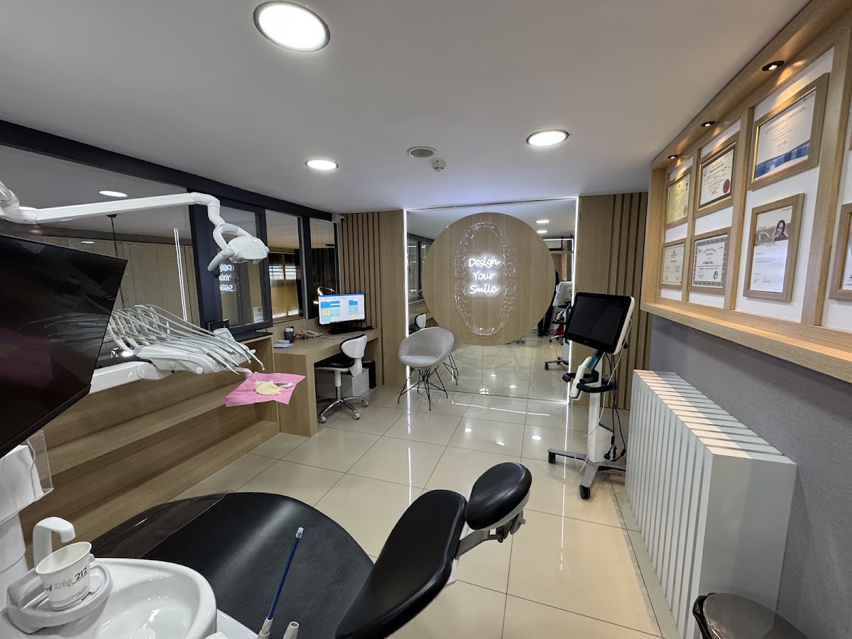 212 Dental Oral and Dental Health Clinic