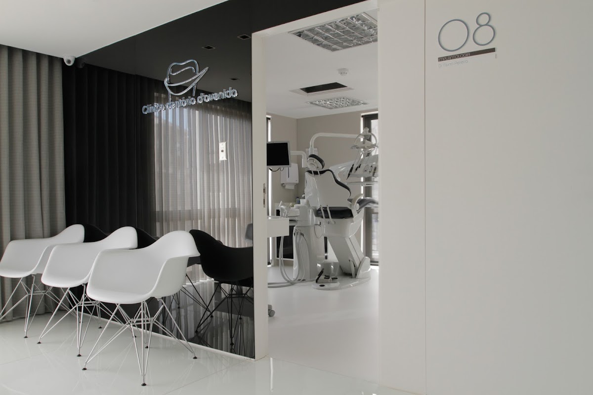 Dental Clinic Clínica Dentária D'avenida dental clinic in Porto