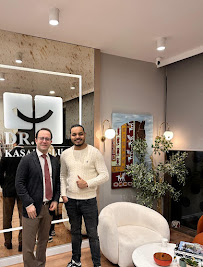 Dr. Kasapoglu Clinique Dentaire Istanbul Francophone Implant Facette Emax in Istanbul