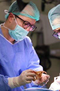 Dr. Kasapoglu- Clinique Dentaire Istanbul/Turquie -Francophone- IMPLANT DENTAIRE TURQUIE / FACETTE DENTAIRE / EMAX