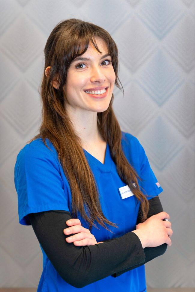 Dentist, Periodontology Specialist Afrodité Jázmin Kőrösi - Periodontology, gum disease treatment, tooth preservation