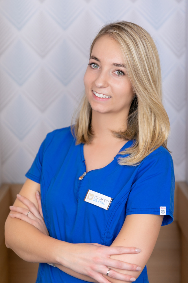 Dentist Dóra Márton - General dental treatment, periodontics