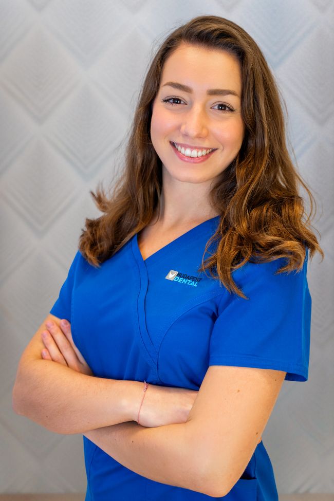 Dentist Adél Pintér - General dentistry, periodontal treatment, aesthetic dentistry