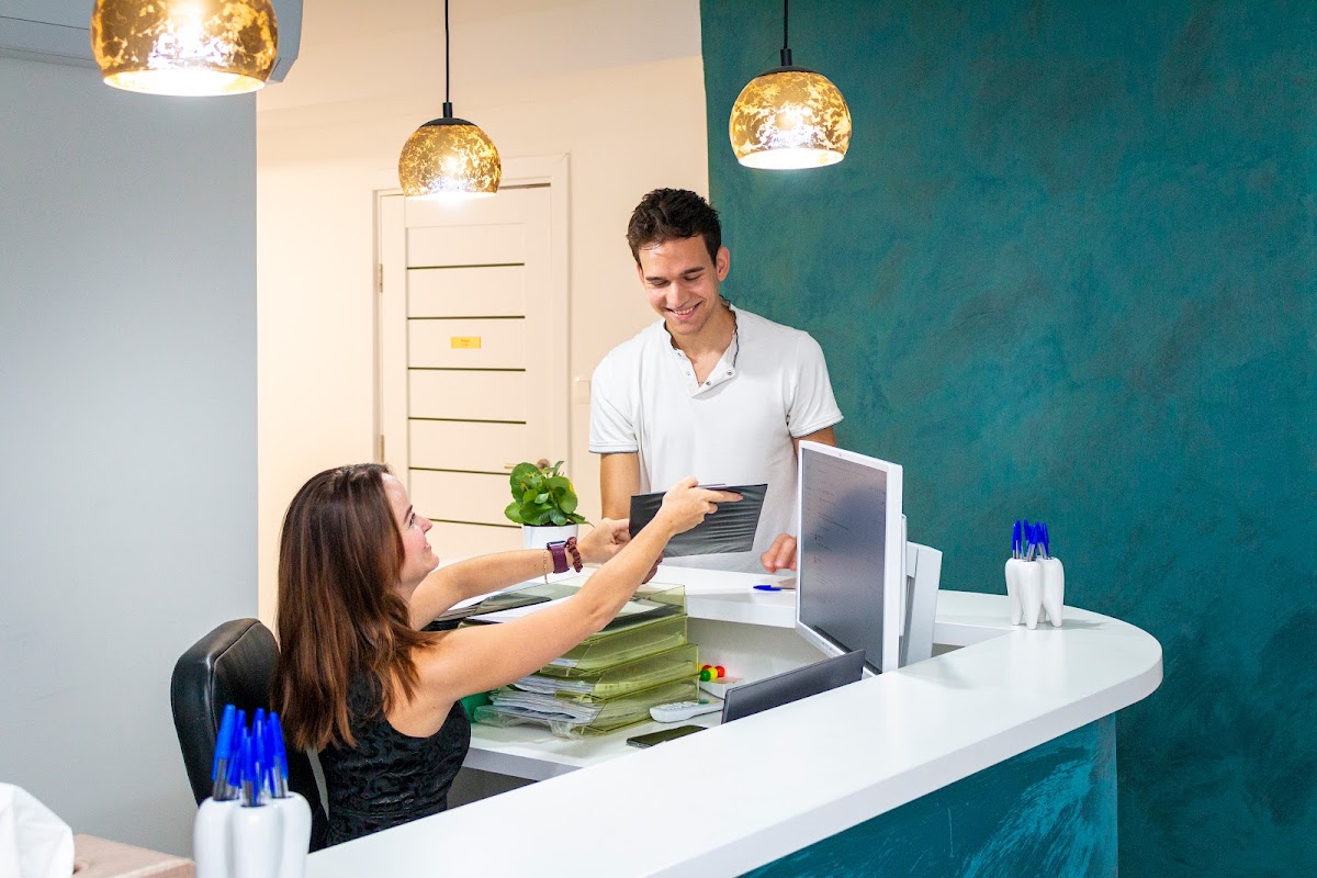Andrassy Dental Dental Center reception area