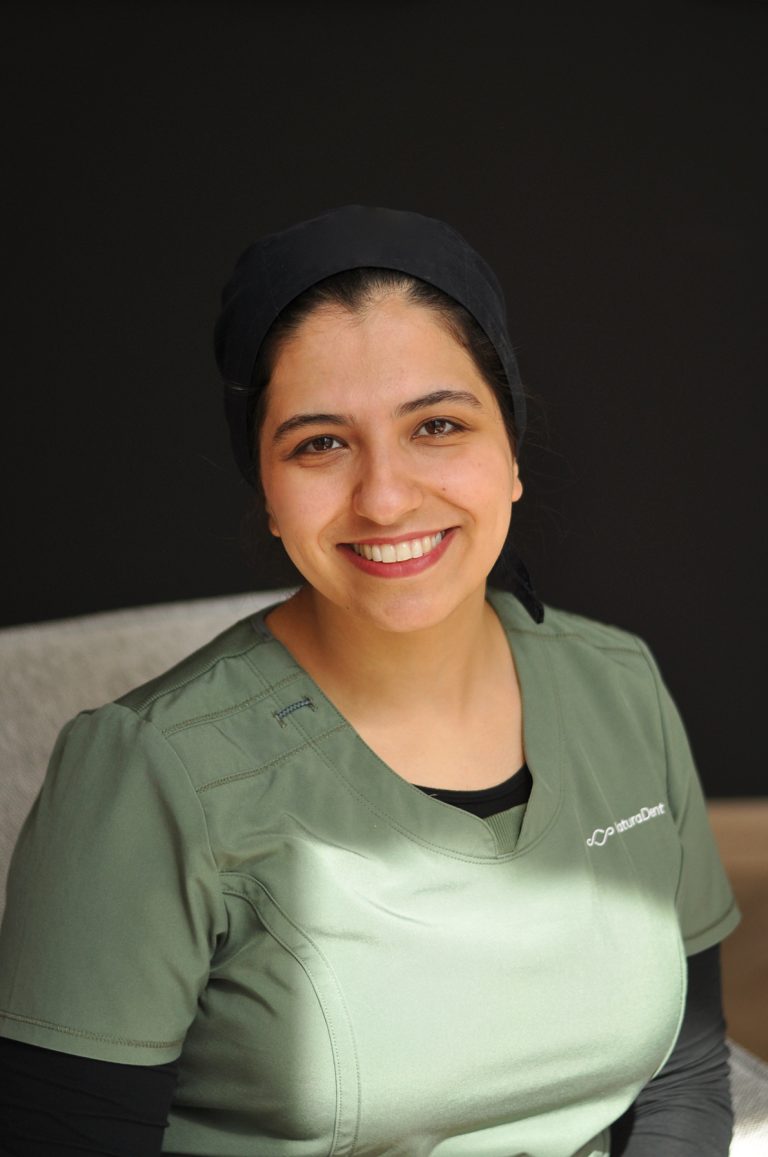 Dentist Elahe Zakeri - Prosthodontics, Conservative Dentistry