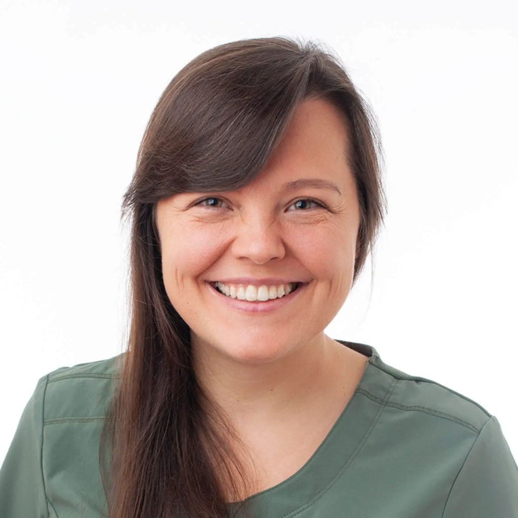 Facility Director, Implantologist Márta Fülöp-Papp - Dental Implants, Laser Dentistry, Prosthodontics, Oral Surgery