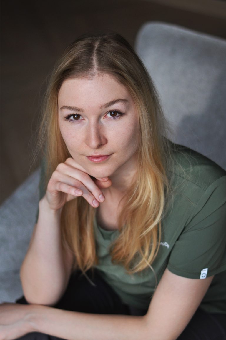 Dentist Fruzsina Jasku