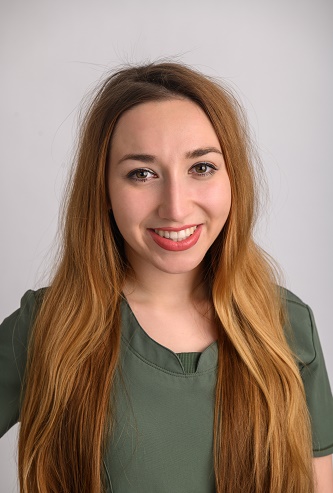 Dentist Eszter Katona - Aesthetic Restorations, Root and Gum Treatments