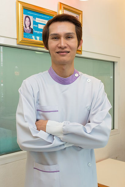 Doctor of Dental Surgery Phawat Chaiwong - Aesthetic dentistry, implant dentistry