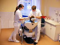 J & J Dent Kft. Dentist